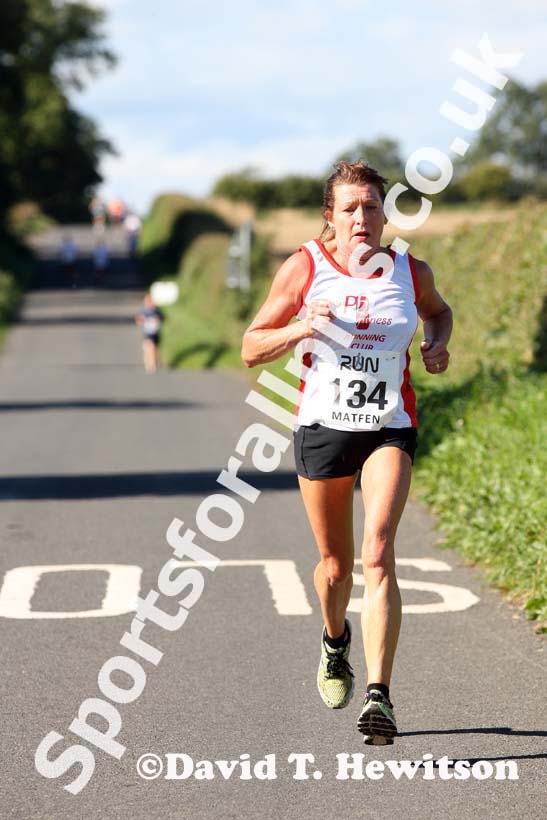 Lesley Jackson-Bell 2nd in the womens 10k Run Northumberland Matfen. Photo: David T. Hewitson/Sports for All Pics